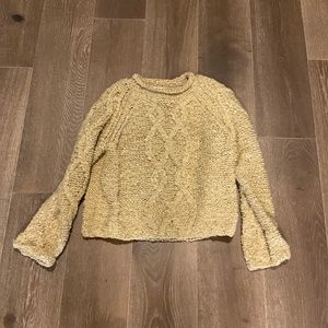 Ladies gold sweater. Tag says Large, but I think it’s more a medium.